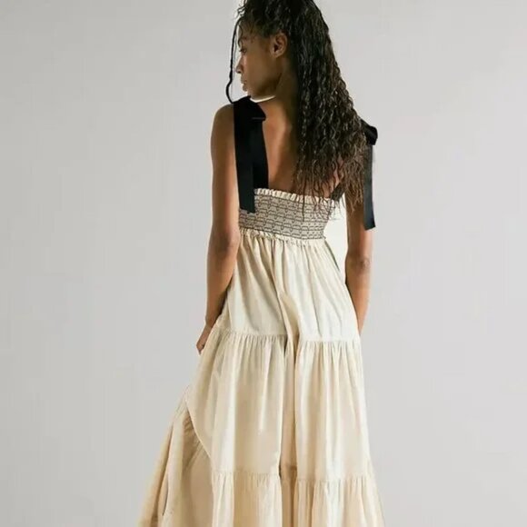 Black & Beige Contrast Sleeveless Tiered Hem Flowy Maxi Dress - Picture 2 of 6